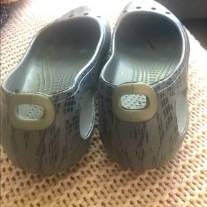 Crocs leopard gray size 9 M